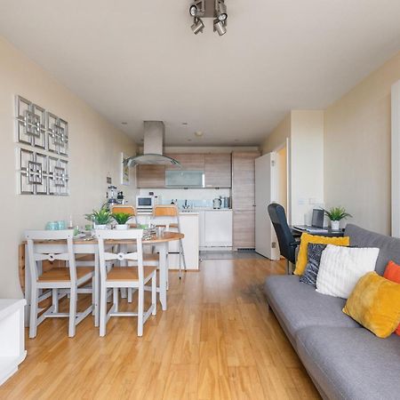 Stratford Skyview Apartment لندن المظهر الخارجي الصورة