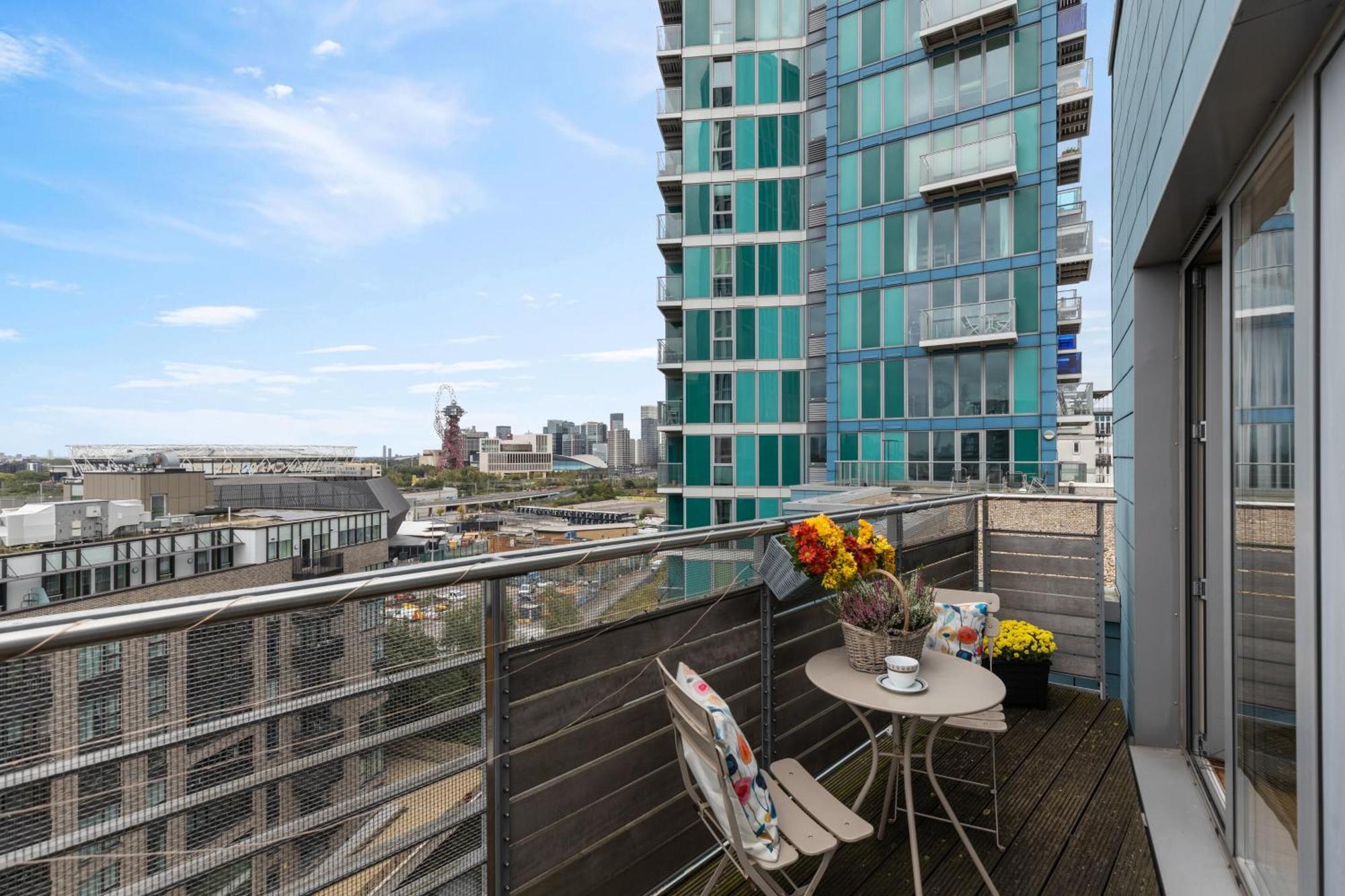 Stratford Skyview Apartment لندن المظهر الخارجي الصورة
